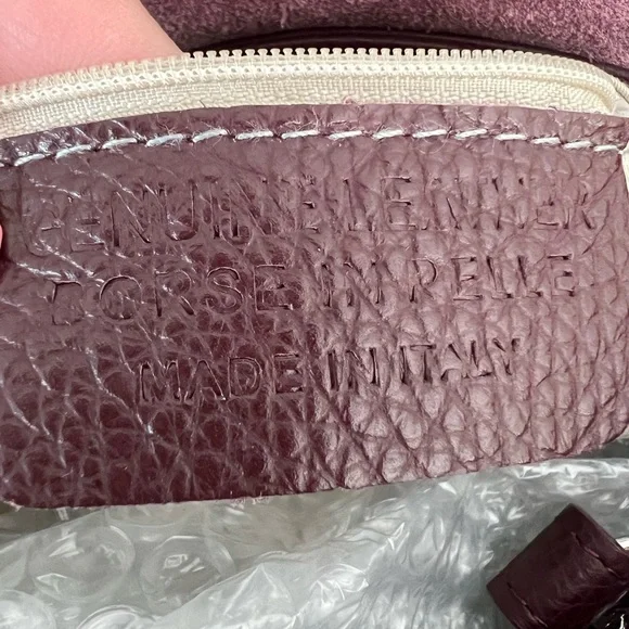 NWT CROSSBODY-MADE IN ITALY LEATHER BAG - Giftable 🎁 Beautiful soft leather
